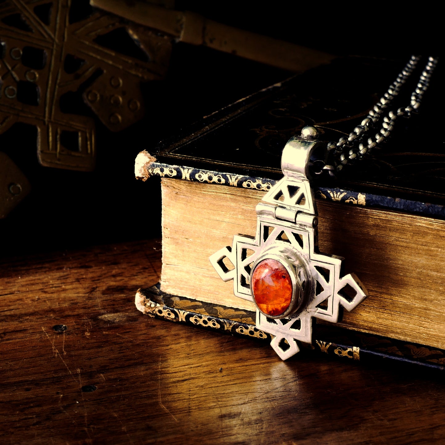 LALIBELA PENDANT - Sterling silver & Opal