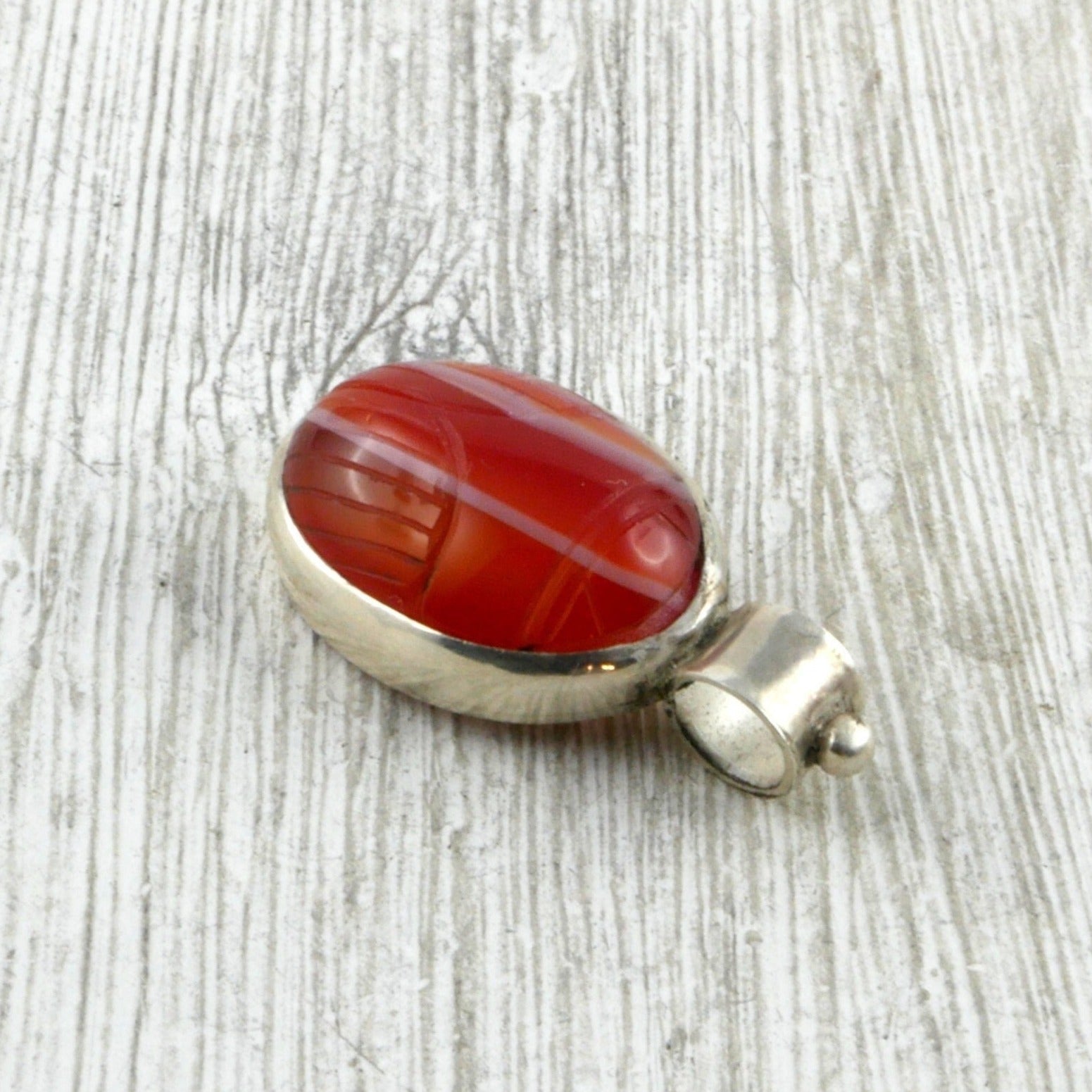 Pendentif scarabée egyptien agate rouge et argent