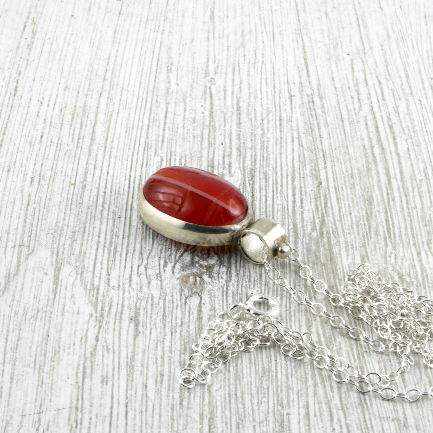 Pendentif scarabée égyptien agate rouge et argent