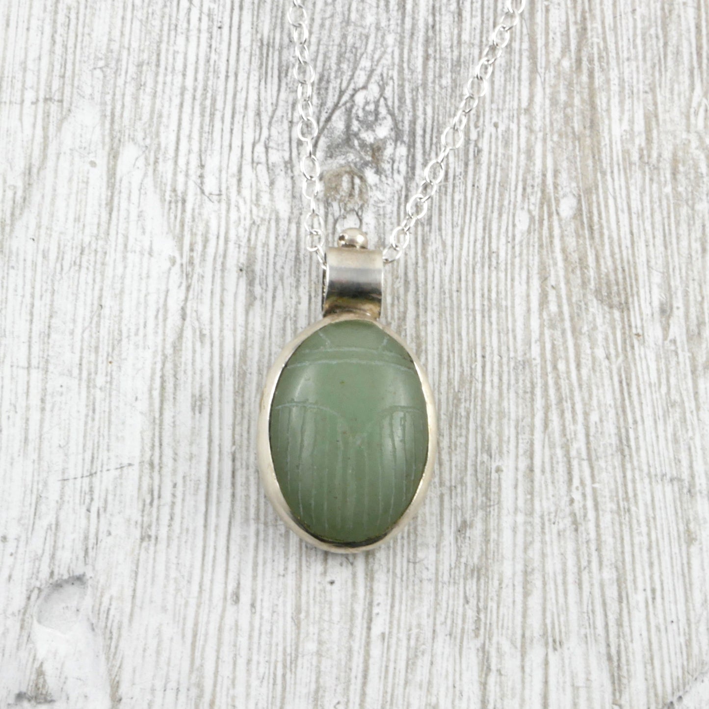 Pendentif scarabée égyptien aventurine verte et argent