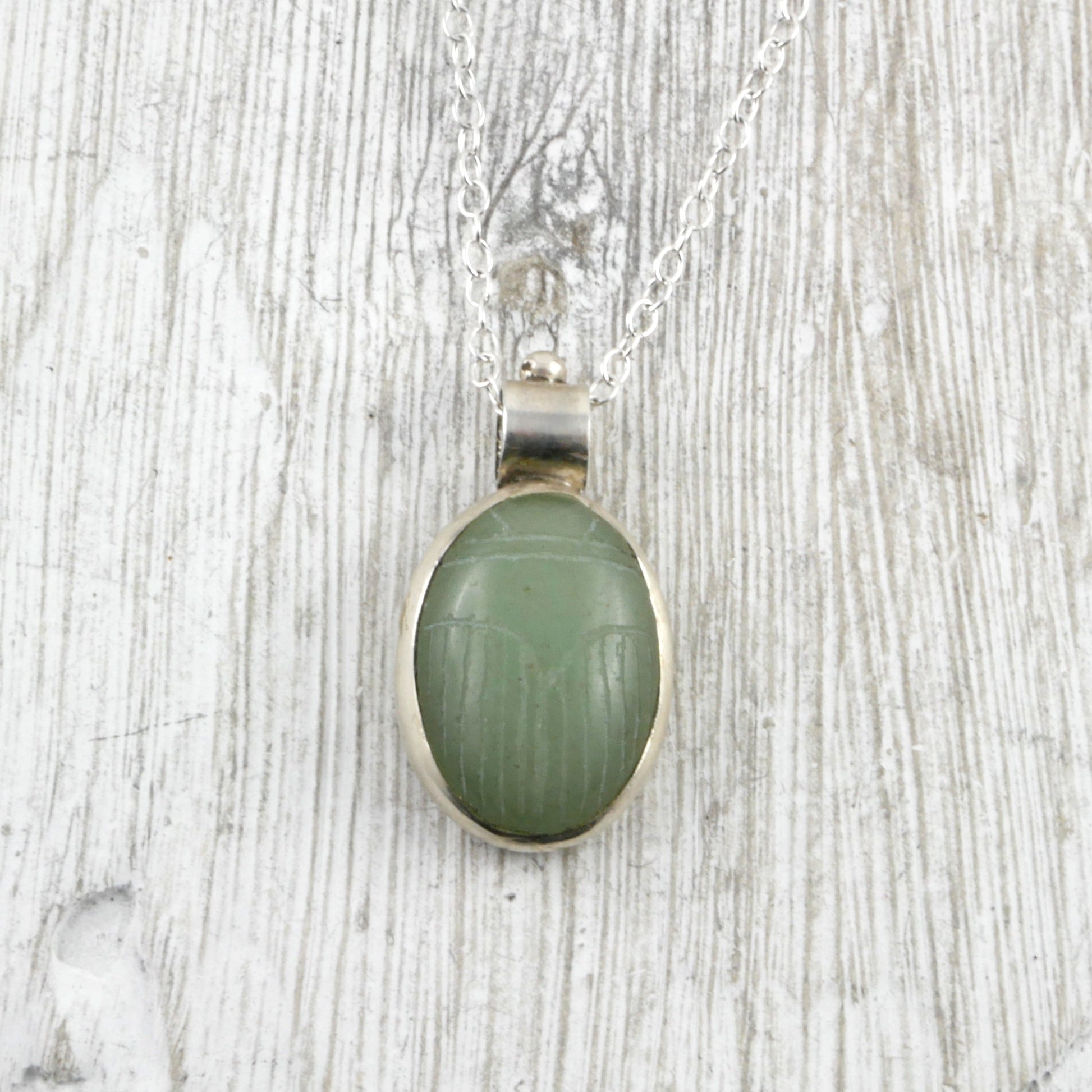 Pendentif scarabée égyptien aventurine verte et argent