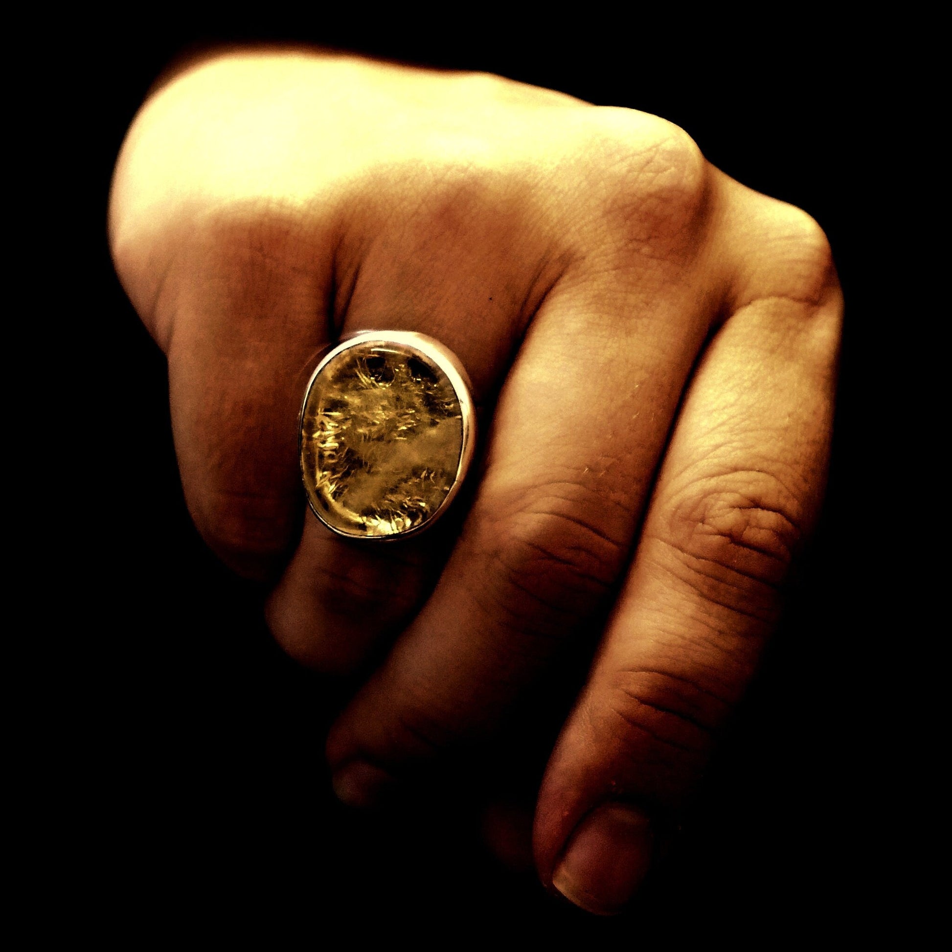 Bague argent feuille d'or portée