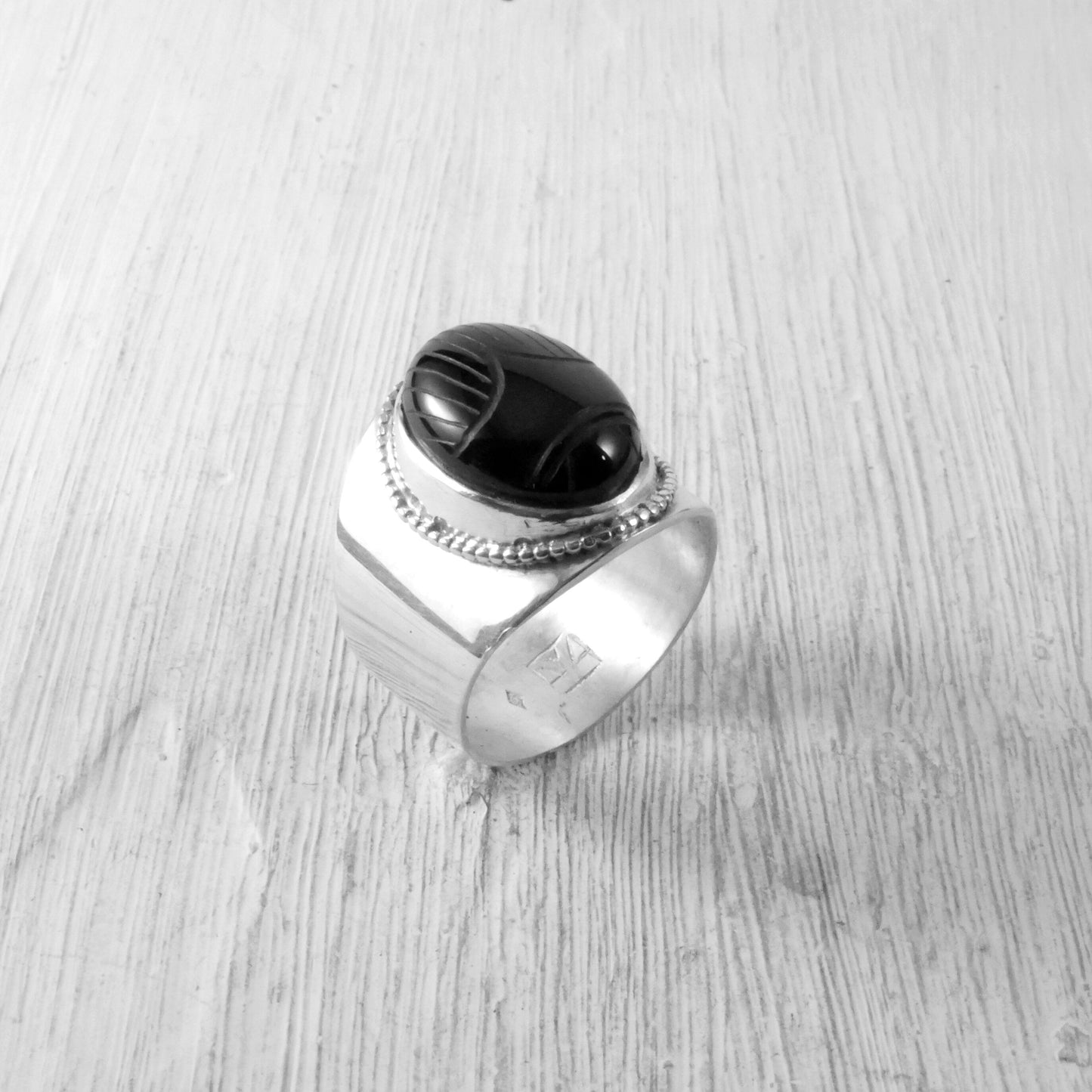 bague argent et scarabée en onyx