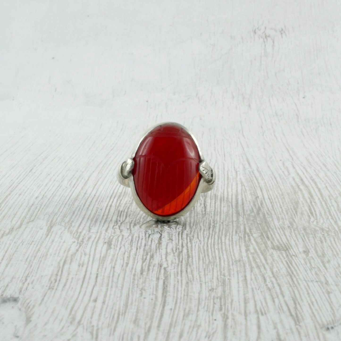 Scarabée égyptien en agate rouge