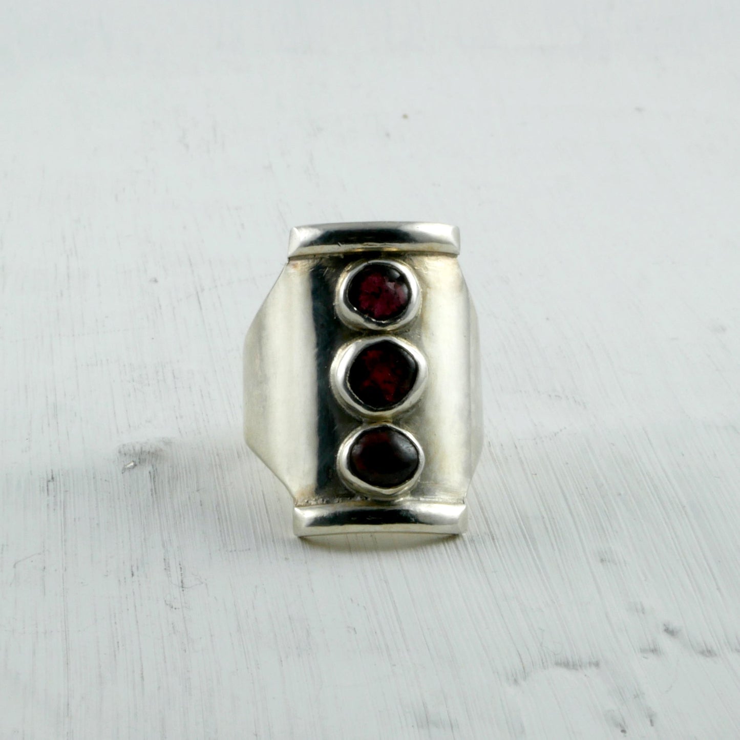 Bague en Argent 925 avec trois Grenats bruts Thalisman 