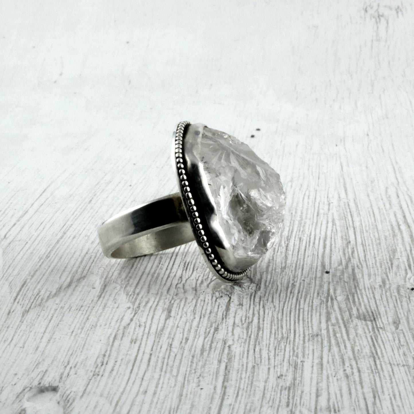 Bague en cristal brut et en argent 925