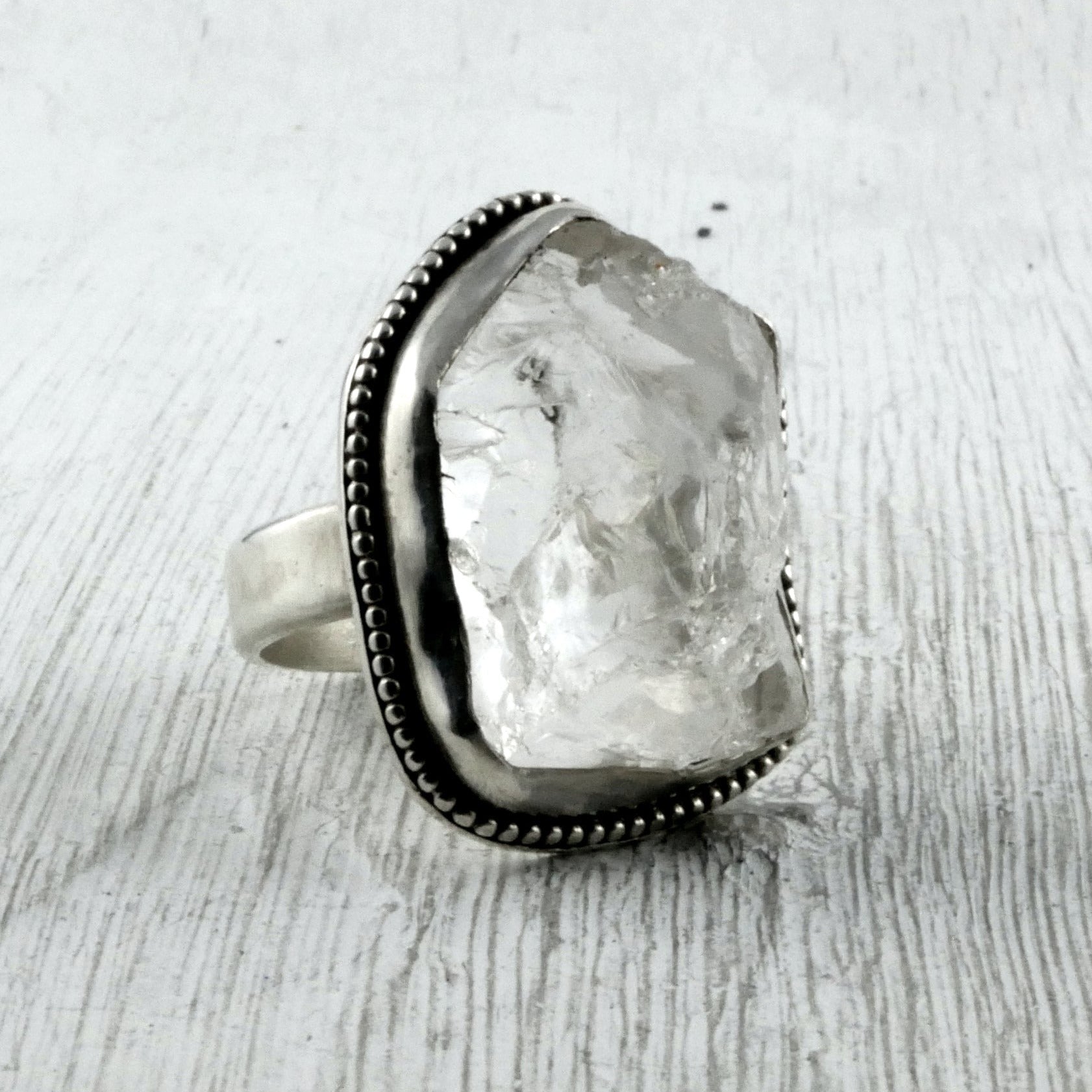 Bague en cristal brut et en argent 925