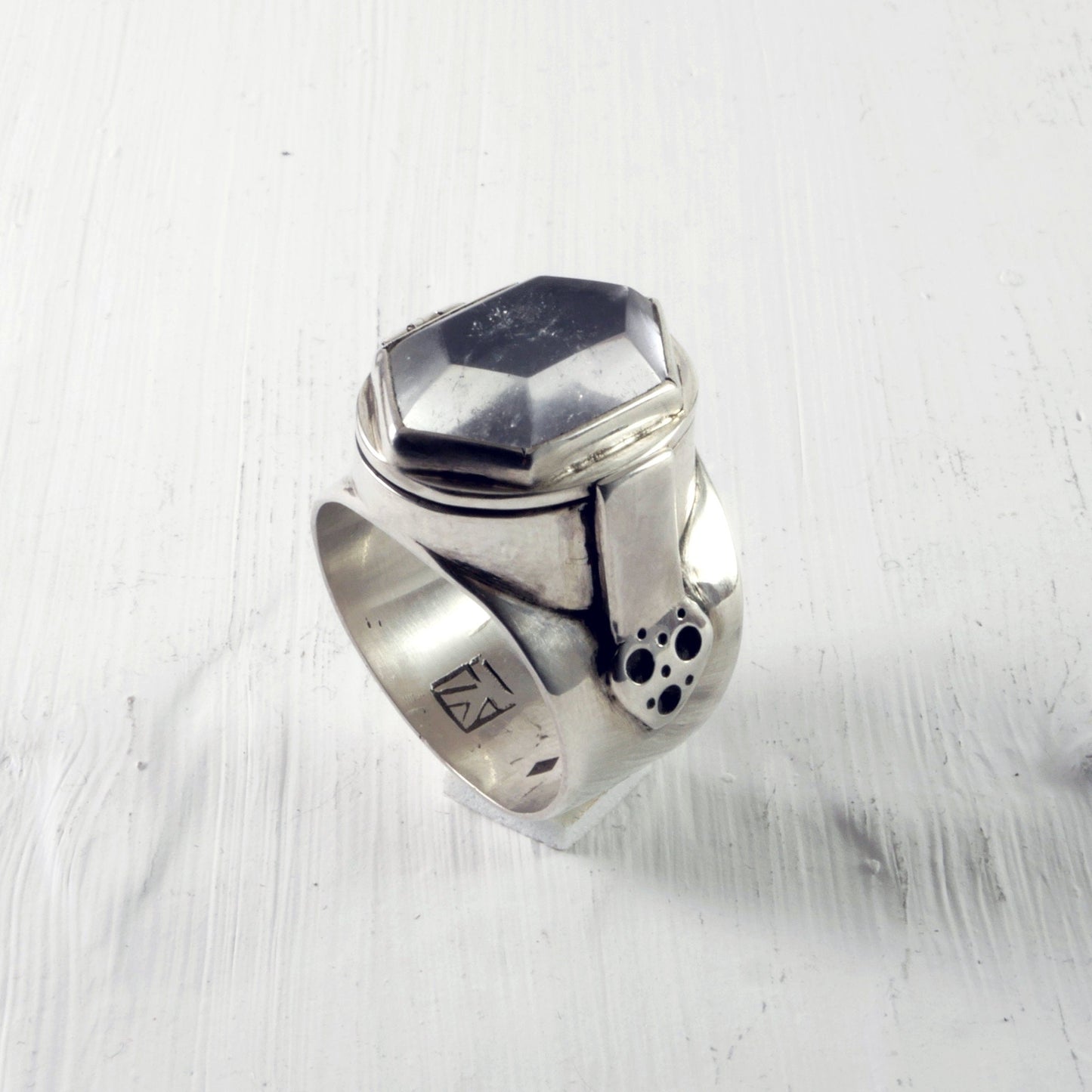 bague poison en argent et cristal