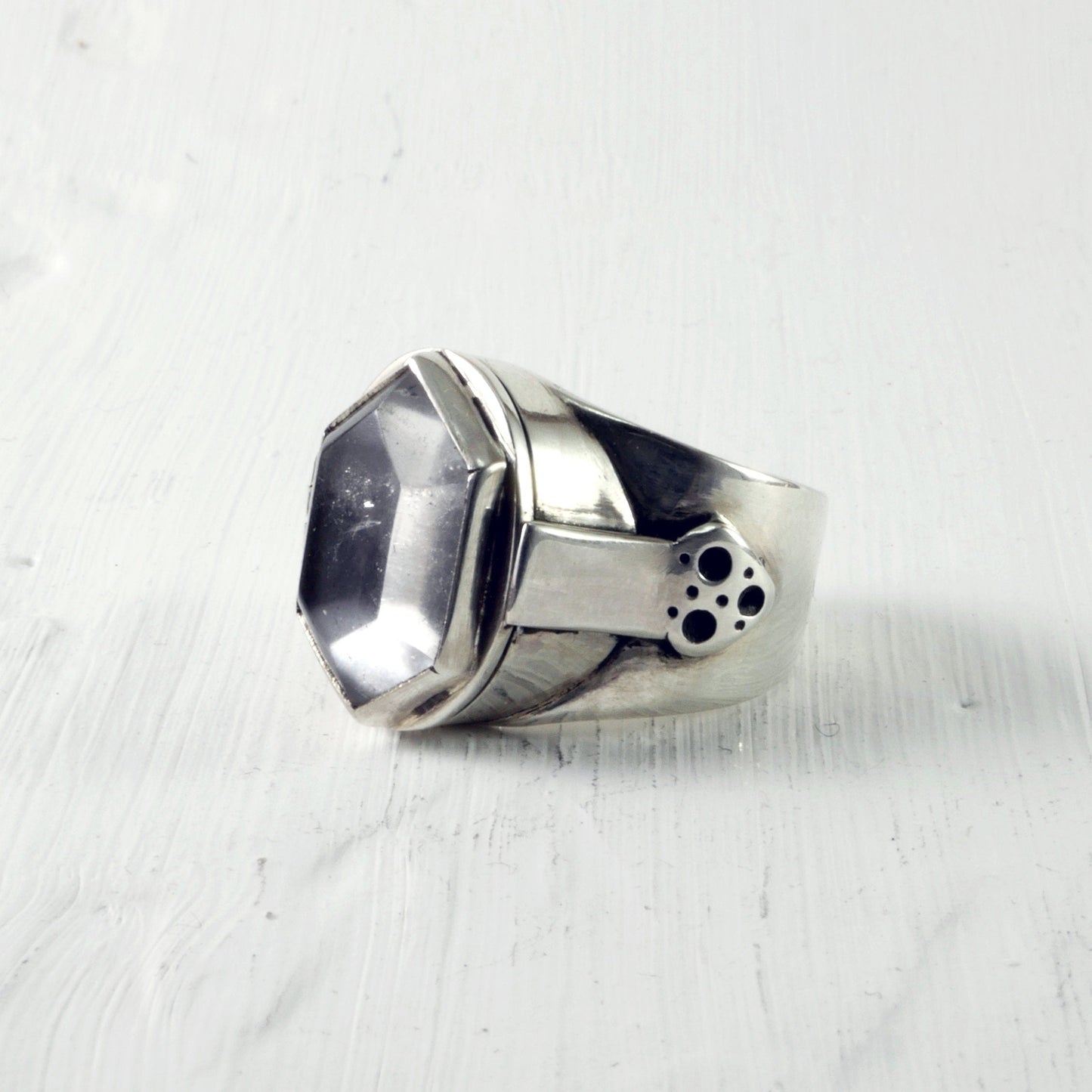 bague poison en argent et cristal