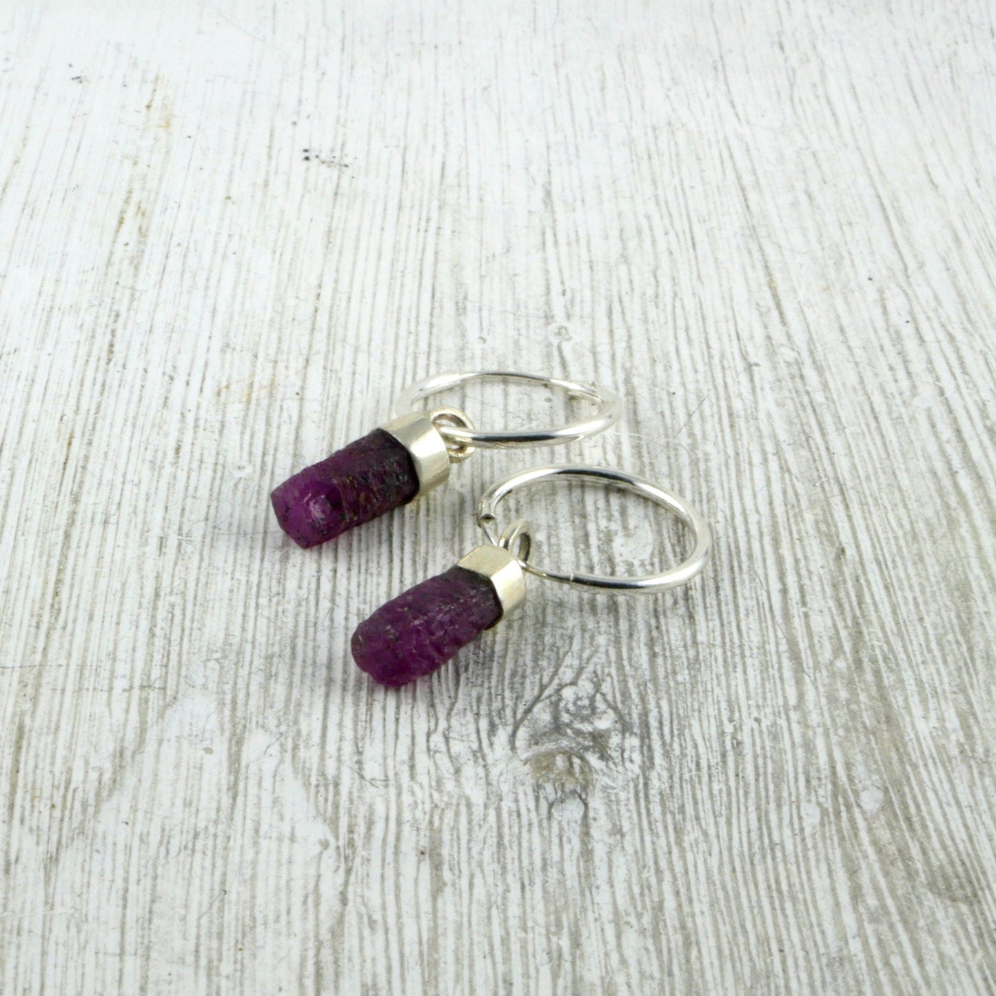 BOUCLES D'OREILLES SAÏAN - Argent 925 et Rubis bruts Thalisman 